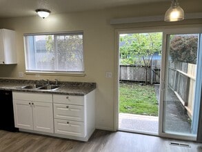 31 W Dollison St in Eureka, CA - Building Photo - Building Photo