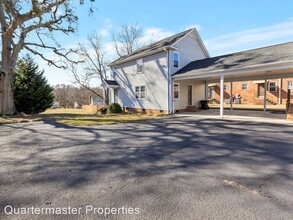 203 Lancaster Ave in Greer, SC - Foto de edificio - Building Photo