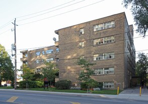 2525 Bathurst in Toronto, ON - Building Photo