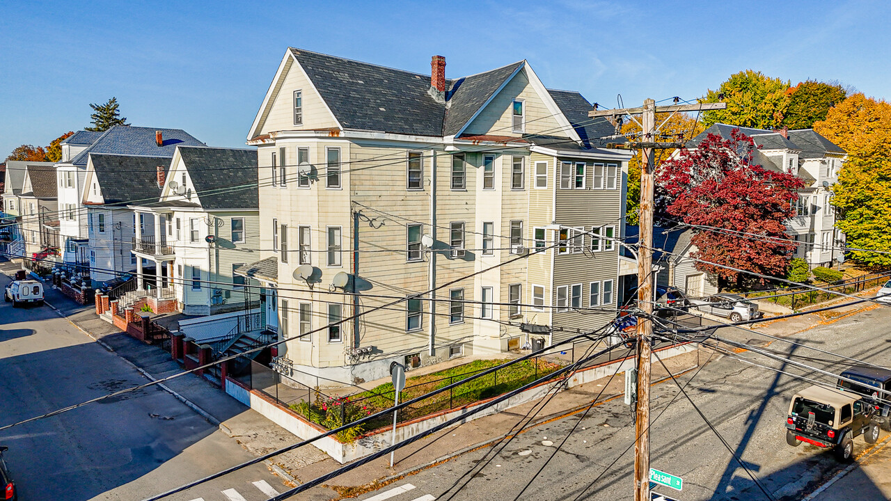 148 Pleasant St, Unit 148 Pleasant st. Lowell M in Lowell, MA - Building Photo