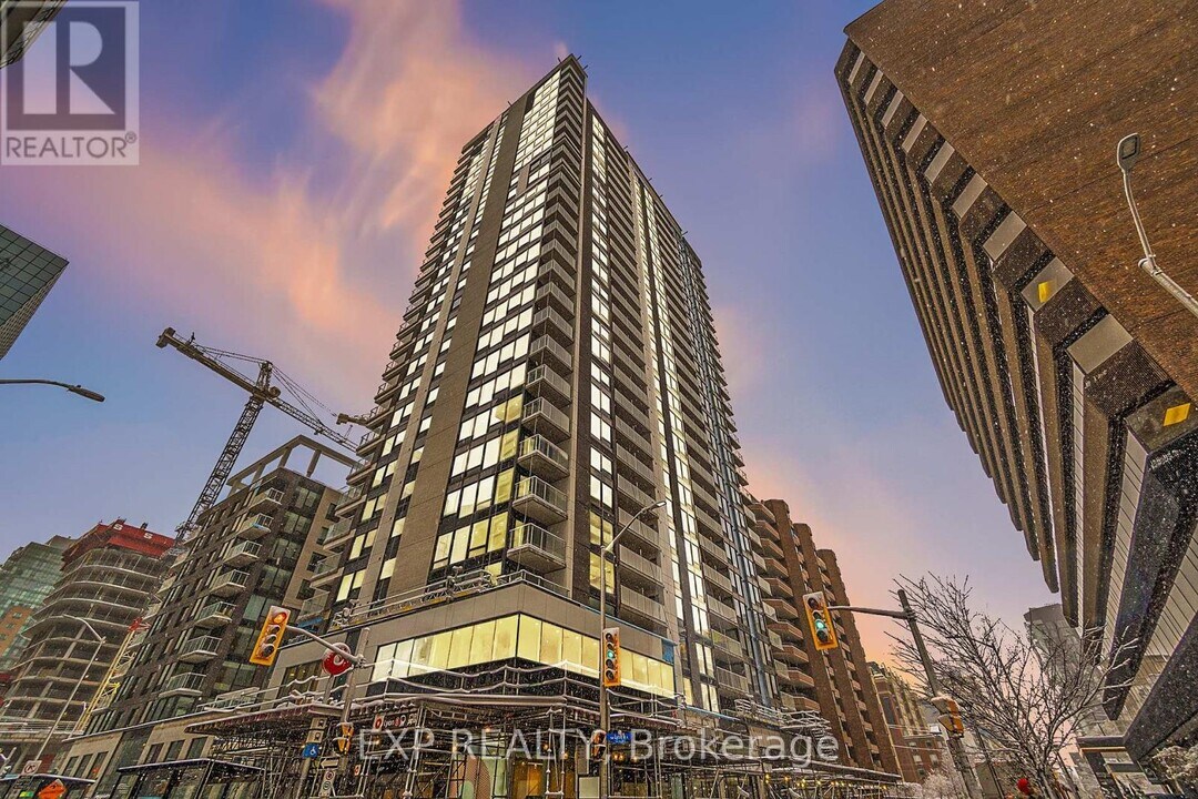 340-1340 Queen St in Ottawa, ON - Building Photo