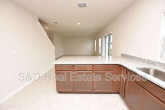 622 Manchester Path in Dundee, FL - Building Photo - Building Photo