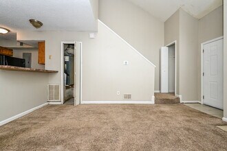 8536 Pineland Dr in Jonesboro, GA - Building Photo - Building Photo