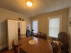 15 Belmont Sq, Unit 1 in Somerville, MA - Foto de edificio - Building Photo