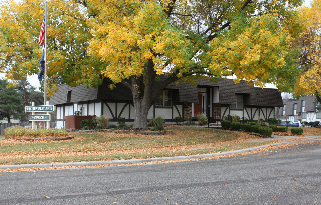 Wycliff West Apartments in Overland Park, KS - Building Photo