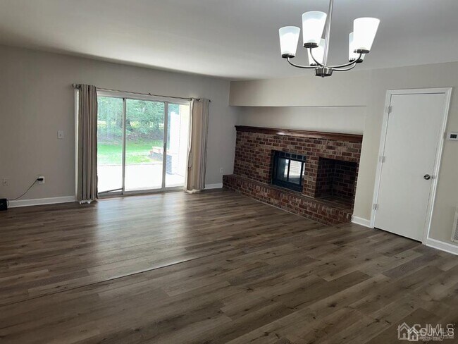 14 Albury Way in North Brunswick, NJ - Building Photo - Building Photo