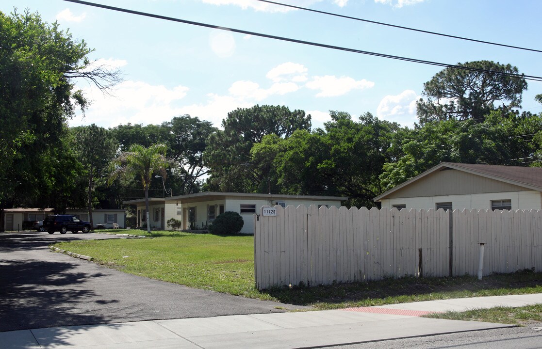 11720 N 15th St in Tampa, FL - Building Photo