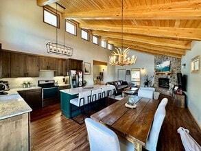 966 Oak Ct in Granby, CO - Foto de edificio - Building Photo