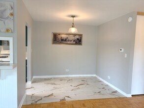 2S717 Winchester Cir N in Warrenville, IL - Building Photo - Building Photo