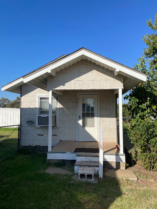 5611 Irwin Rd in Amarillo, TX - Building Photo