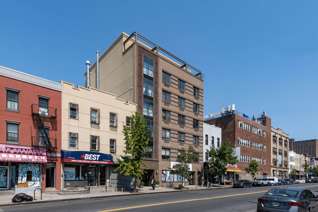 721 Flushing Ave in Brooklyn, NY - Building Photo