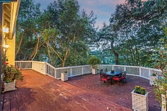 720 Miner Rd in Orinda, CA - Foto de edificio - Building Photo