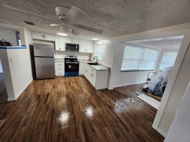 17 S Columbus St in Beverly Hills, FL - Building Photo