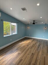 6439 1/2 Graves Ave, Unit 9.5 in Van Nuys, CA - Foto de edificio - Building Photo