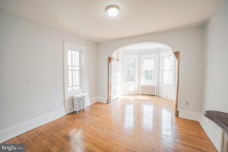 2316 Spruce St-Unit -2R in Philadelphia, PA - Foto de edificio - Building Photo