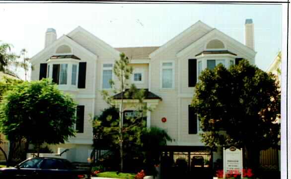 4517 Colbath Ave in Van Nuys, CA - Building Photo