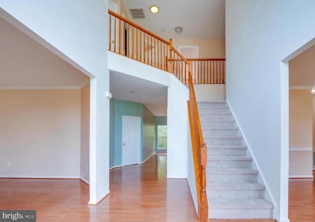 8464 Hessian Hill Ct in Linton Hall, VA - Building Photo - Building Photo