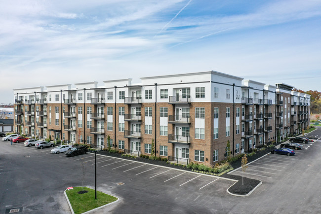 Harper House at the Highlands in Columbus, OH - Foto de edificio - Building Photo