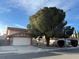 12164 Pluto Dr in Victorville, CA - Building Photo
