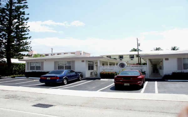 Quarter Apartments in Fort Lauderdale, FL - Building Photo - Building Photo