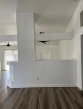 5444 W Sunnyside Ct in Visalia, CA - Building Photo - Building Photo