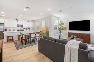 8304 Eleodoro Wy in Elk Grove, CA - Building Photo - Building Photo