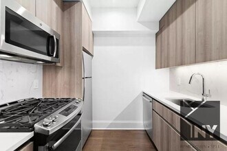 15 Park Pl in New York, NY - Building Photo - Building Photo