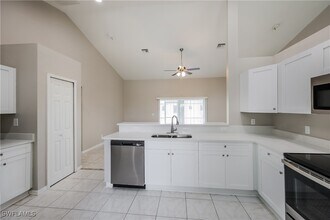 2803 64th St W in Lehigh Acres, FL - Building Photo - Building Photo