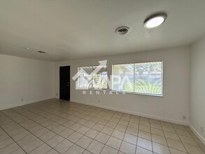 4210 Dauphine Dr in San Antonio, TX - Foto de edificio - Building Photo