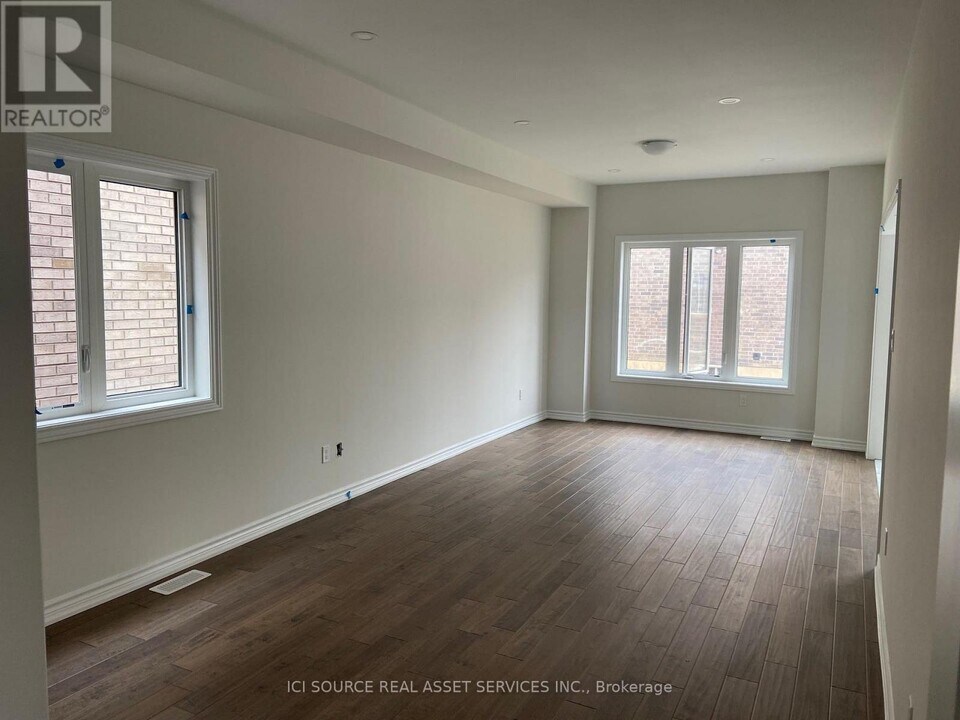 56 Bruton St in Thorold, ON - Building Photo