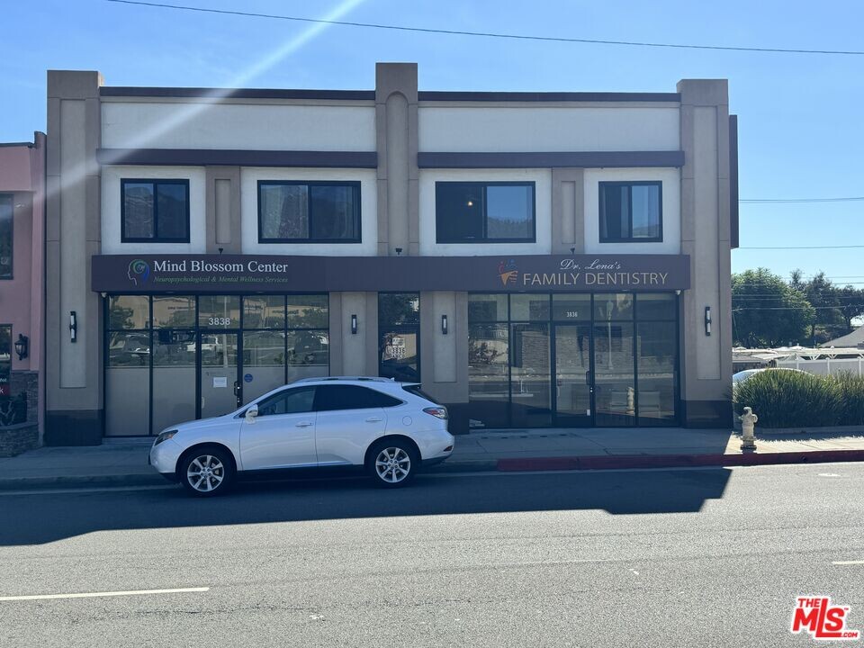 3836 E Foothill Blvd in Pasadena, CA - Building Photo