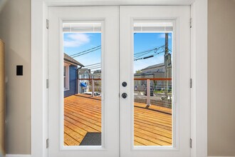 3 Pearl St, Unit D in Mystic, CT - Foto de edificio - Building Photo