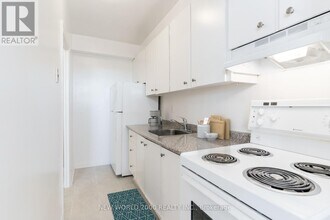 485 Eglinton Ave E in Toronto, ON - Building Photo - Building Photo