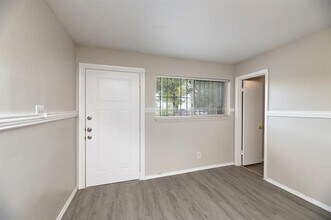 2408 Meyers St in Dallas, TX - Building Photo - Building Photo