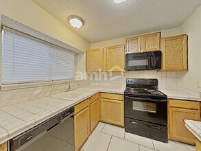 734 Cypresscliff Dr in San Antonio, TX - Foto de edificio - Building Photo