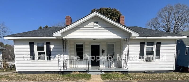 410 Woodlawn Ave in Cramerton, NC - Building Photo