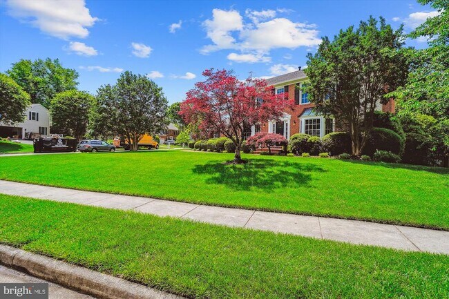8300 Centerbrook Pl in Alexandria, VA - Foto de edificio - Building Photo