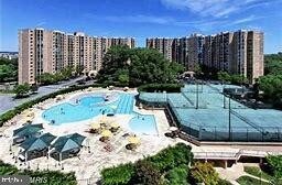 5903 Mt Eagle Dr-Unit -204 in Alexandria, VA - Building Photo