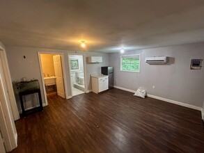 715 Meadowbrook Rd-Unit -Cottage in Jackson, MS - Building Photo - Building Photo