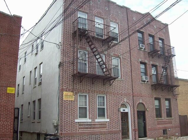 1371 Ellison Ave in Bronx, NY - Foto de edificio
