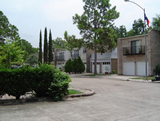 18 Townhouse Ct