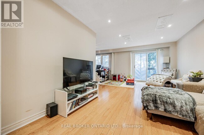 109 Robert Hicks Dr in Toronto, ON - Building Photo - Building Photo