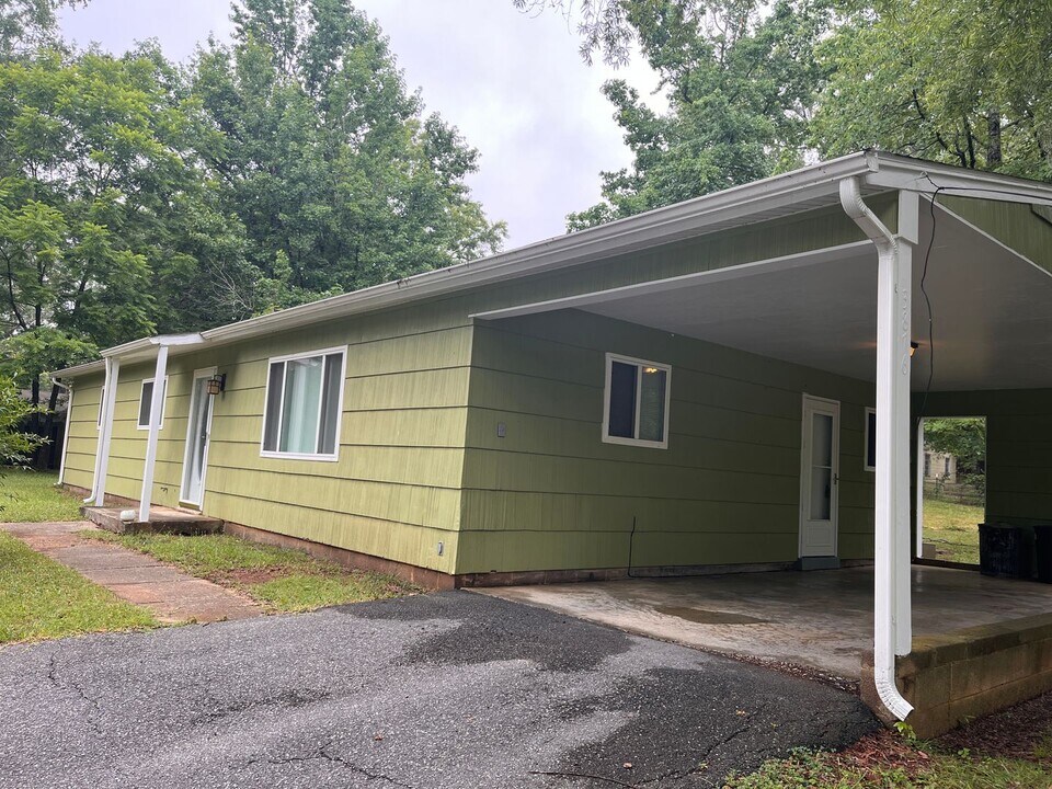 3876 Peaks Rd in Bedford, VA - Building Photo