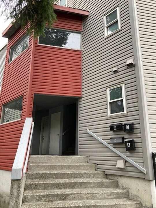 6501 5th Ave NE-Unit -D in Seattle, WA - Building Photo