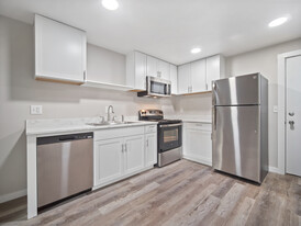 Perrine Court Apartment in Spokane Valley, WA - Building Photo
