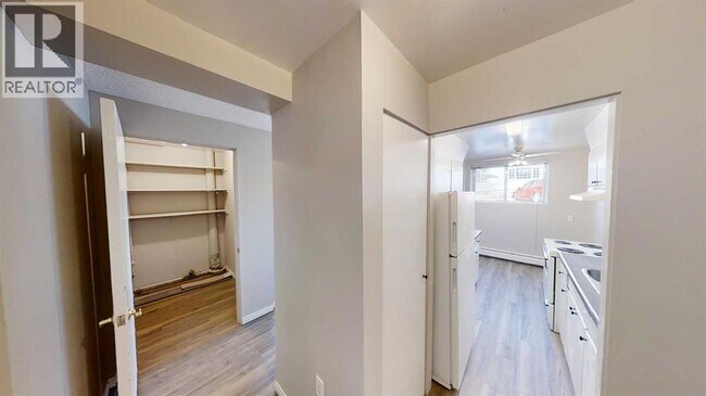 9932-9105 105 Ave in Grande Prairie, AB - Building Photo - Building Photo