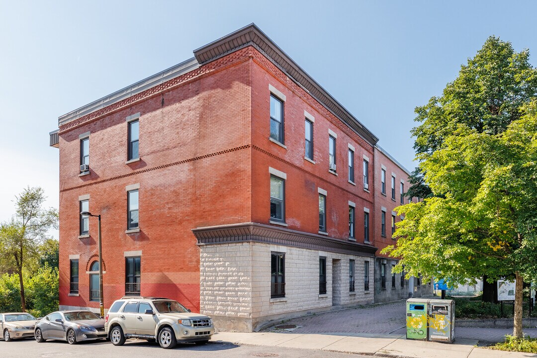 2030 Saint-Antoine Rue O in Montréal, QC - Building Photo