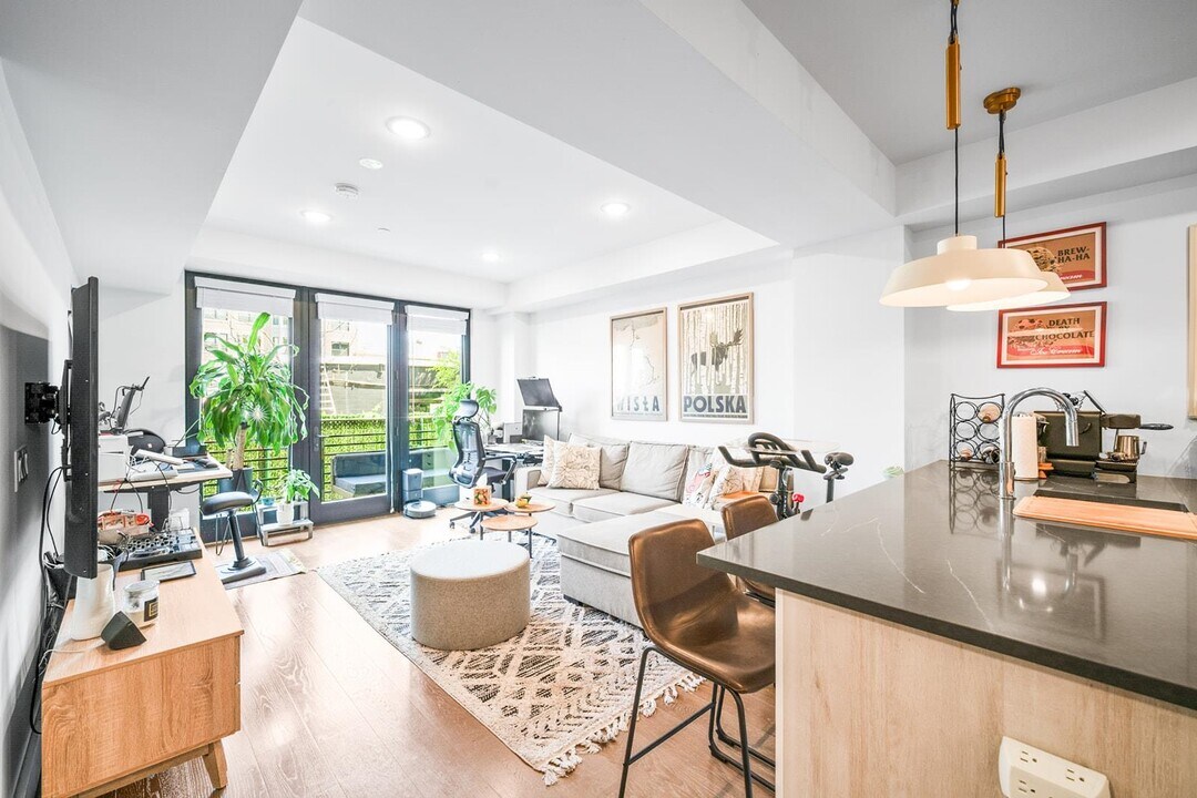 386 5th St in Jersey City, NJ - Building Photo