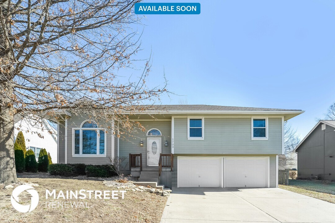 1703 Stonecrest Dr in Kearney, MO - Building Photo