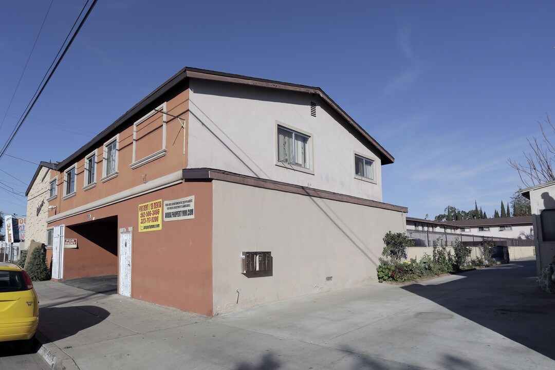 Colonial Apartment Homes in Bellflower, CA - Foto de edificio